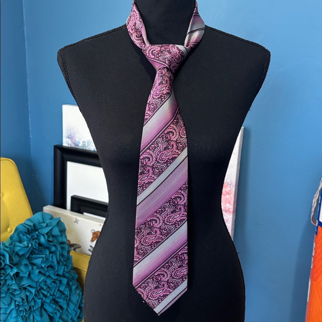 Classic Mens Black Pink Patterned Necktie